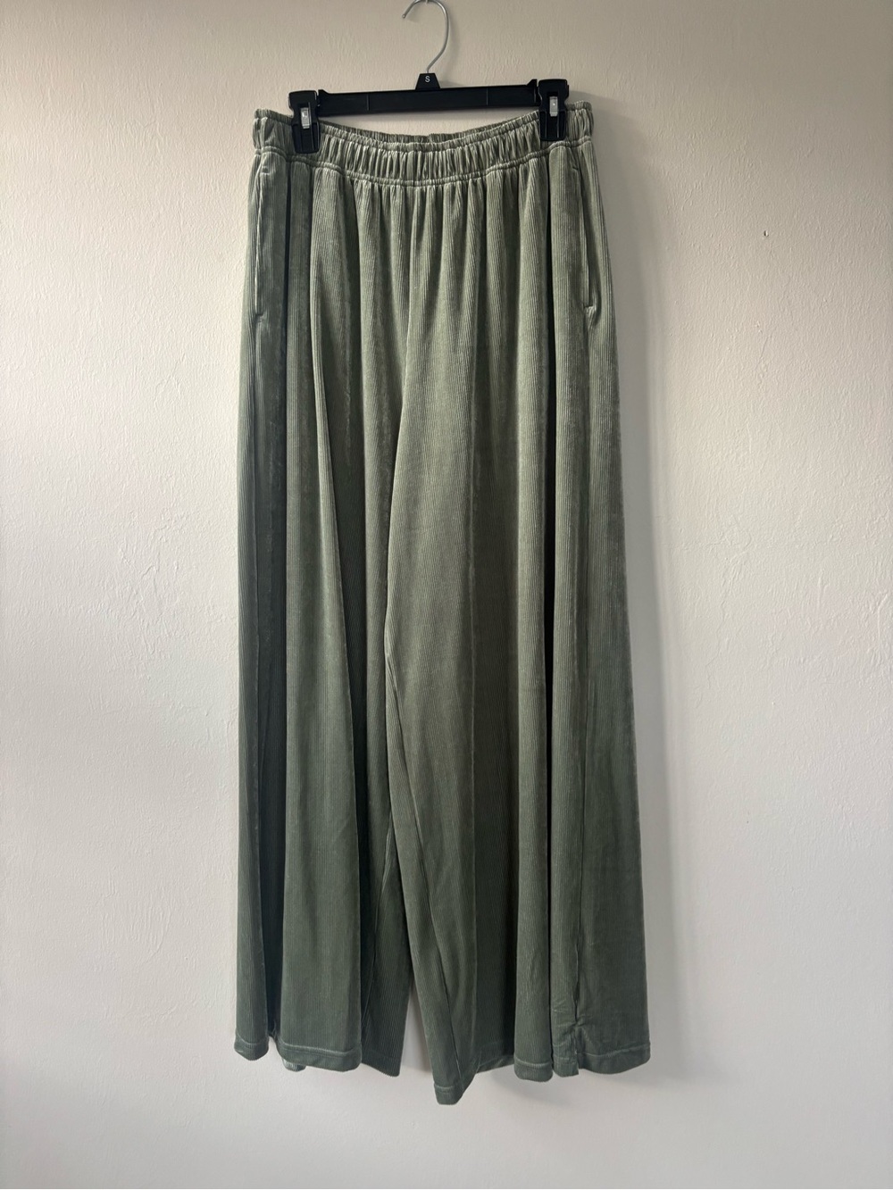 Offline By Aerie Velour Rib Super Wide Leg Pants Size Large Green